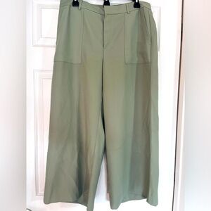 Banana Republic, Blake crop wide leg pants size 12. Sage olive green.